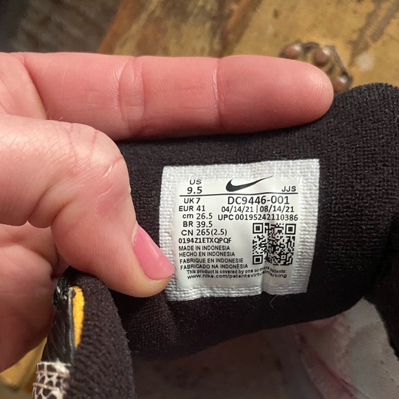 NIKE AIR MAX 90 SAFARI BLACK/PHANTOM-CHILE RED-POLLEN WMNS SIZE 9.5 M - Picture 8 of 13